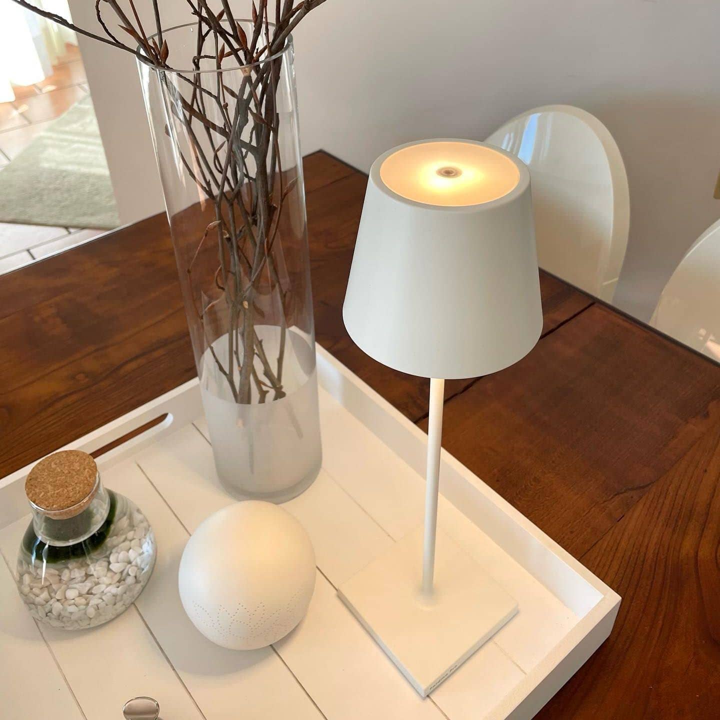 rechargeable-table-lamp-white